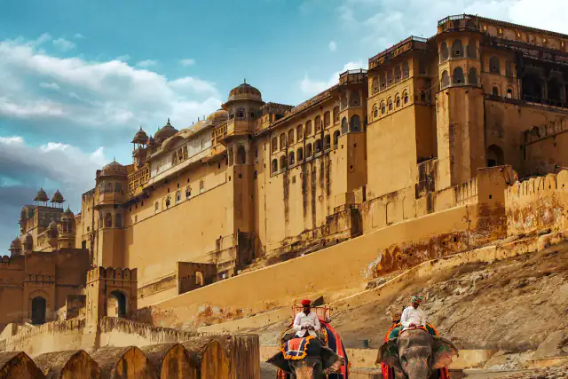 Elephants carrying visitors up to Amber Fort, Jaipur